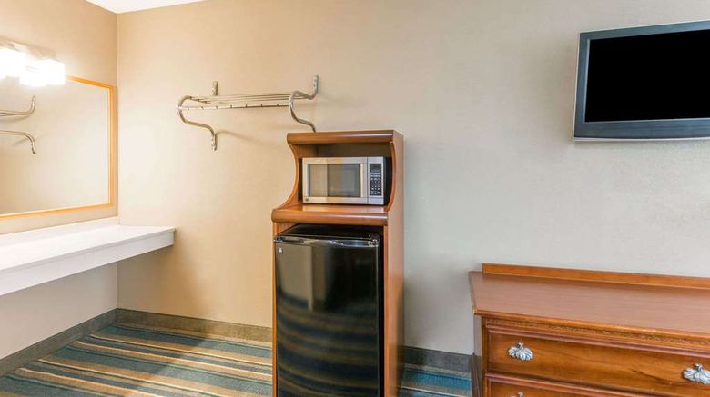 <b>Super 8 Greencastle Room</b>. Images powered by <a href="https://iceportal.shijigroup.com/" title="IcePortal" target="_blank">IcePortal</a>.