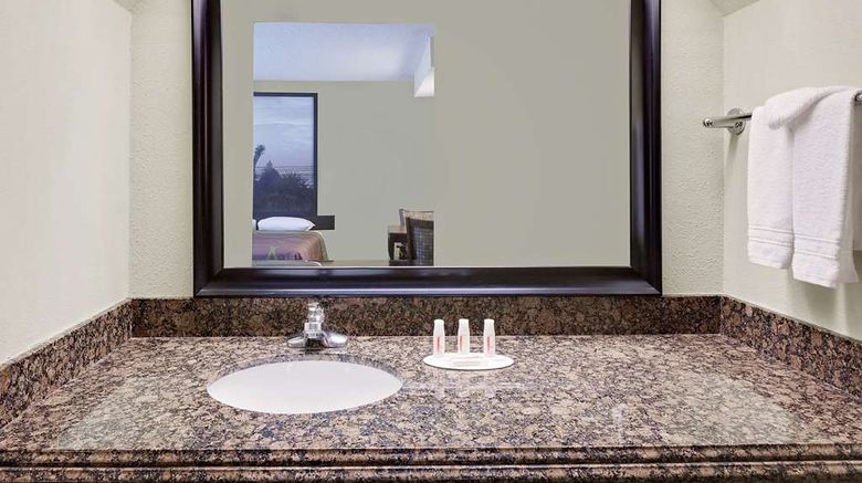 <b>Super 8 Corpus Christi Northwest Room</b>. Images powered by <a href="https://iceportal.shijigroup.com/" title="IcePortal" target="_blank">IcePortal</a>.
