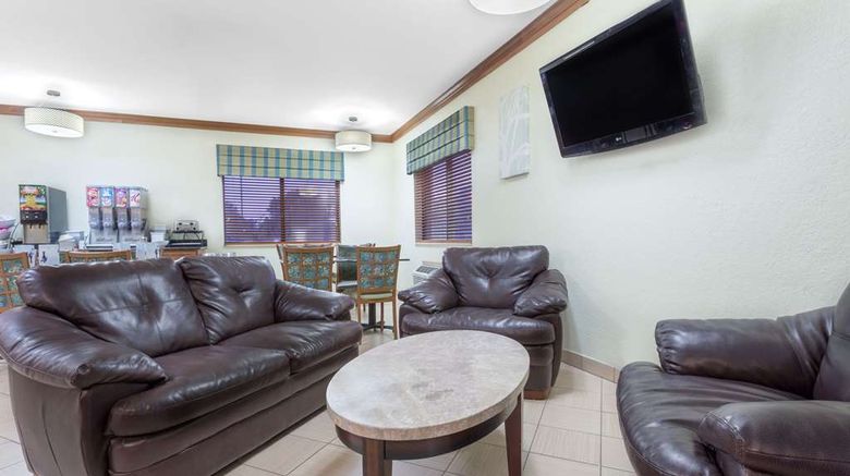 <b>Baymont Inn & Suites Waterloo Lobby</b>. Images powered by <a href="https://iceportal.shijigroup.com/" title="IcePortal" target="_blank">IcePortal</a>.