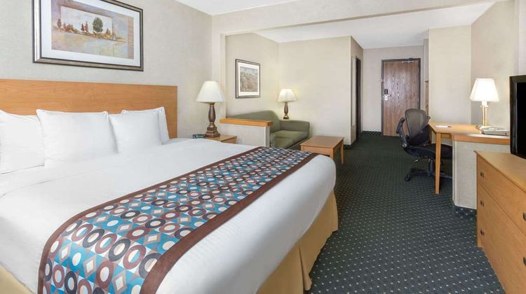 Baymont Inn & Suites Waterloo Room