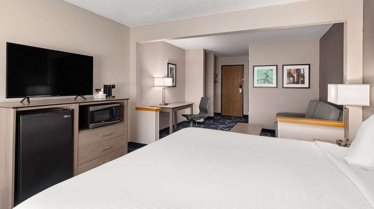 Baymont Inn & Suites Waterloo Suite