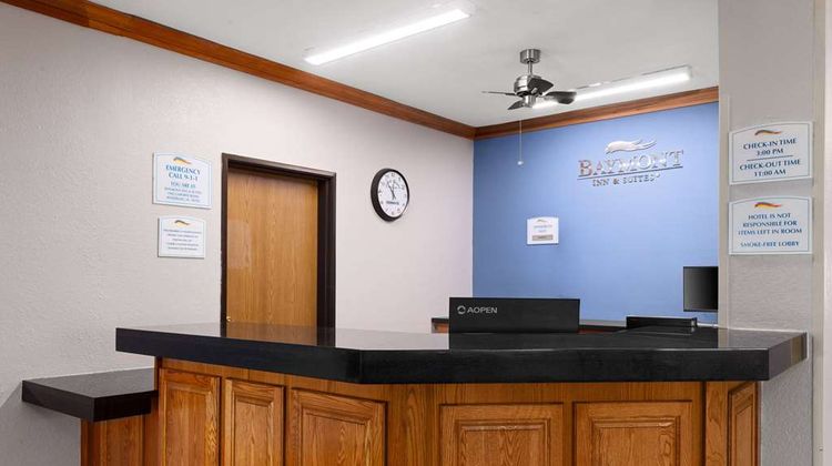 Baymont Inn & Suites Waterloo Lobby