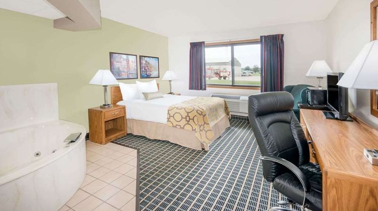 Baymont Inn & Suites-Marshalltown Suite