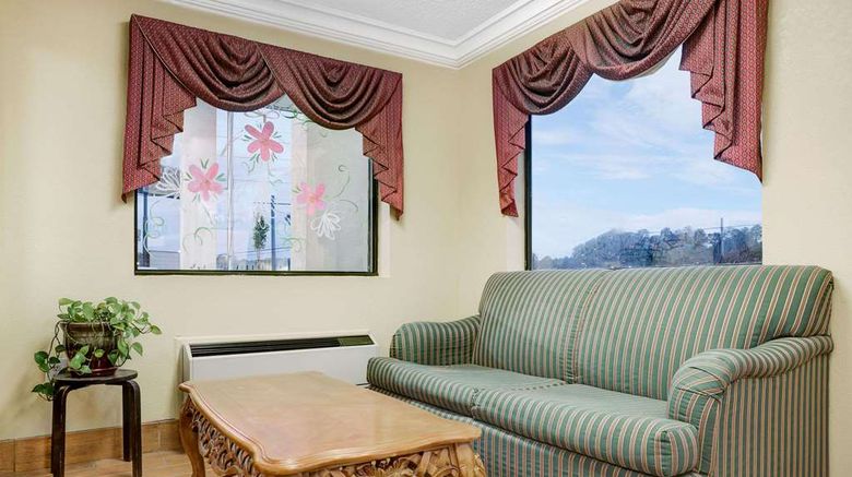 <b>Days Inn Macon I-475 Lobby</b>. Images powered by <a href="https://iceportal.shijigroup.com/" title="IcePortal" target="_blank">IcePortal</a>.