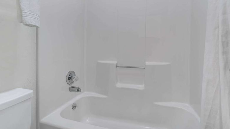 <b>Days Inn Macon I-475 Room</b>. Images powered by <a href="https://iceportal.shijigroup.com/" title="IcePortal" target="_blank">IcePortal</a>.