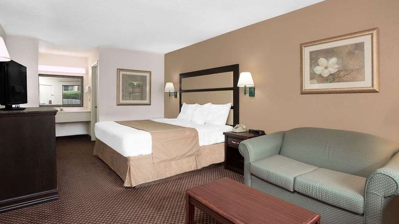 <b>Days Inn Macon I-475 Room</b>. Images powered by <a href="https://iceportal.shijigroup.com/" title="IcePortal" target="_blank">IcePortal</a>.