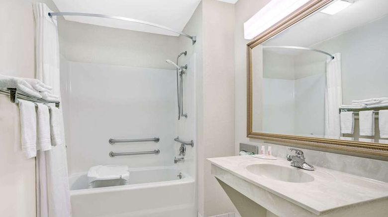 <b>Days Inn Macon I-475 Room</b>. Images powered by <a href="https://iceportal.shijigroup.com/" title="IcePortal" target="_blank">IcePortal</a>.