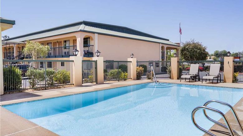 <b>Days Inn Macon I-475 Pool</b>. Images powered by <a href="https://iceportal.shijigroup.com/" title="IcePortal" target="_blank">IcePortal</a>.