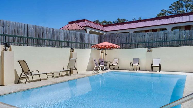 Days Inn Macon I-475 Pool