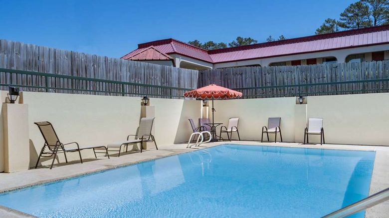<b>Days Inn Macon I-475 Pool</b>. Images powered by <a href="https://iceportal.shijigroup.com/" title="IcePortal" target="_blank">IcePortal</a>.
