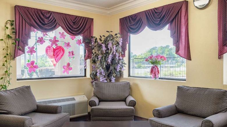 <b>Days Inn Macon I-475 Lobby</b>. Images powered by <a href="https://iceportal.shijigroup.com/" title="IcePortal" target="_blank">IcePortal</a>.