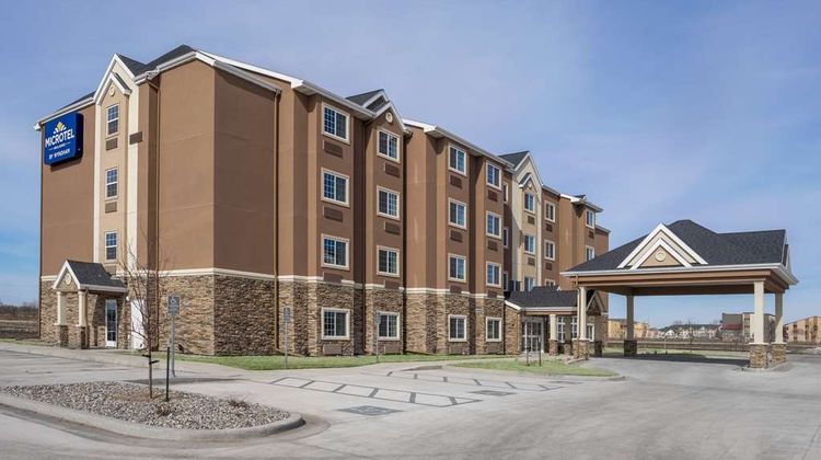 Microtel Inn & Suites Moorhead Exterior