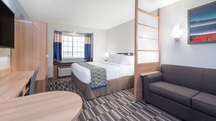 Microtel Inn & Suites Moorhead Suite
