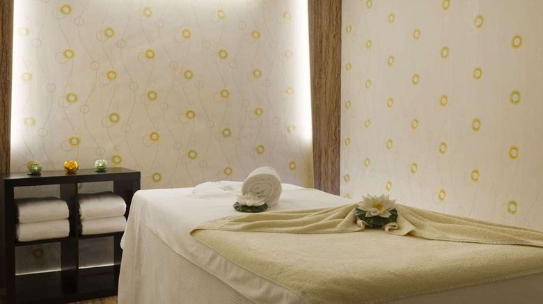 <b>Ramada Abu Dhabi Corniche Spa</b>. Images powered by <a href="https://iceportal.shijigroup.com/" title="IcePortal" target="_blank">IcePortal</a>.