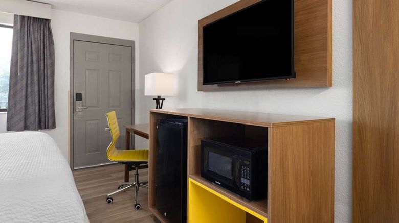 <b>Days Inn & Suites Indianapolis Arpt East Room</b>. Images powered by <a href="https://iceportal.shijigroup.com/" title="IcePortal" target="_blank">IcePortal</a>.