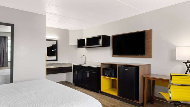 <b>Days Inn & Suites Indianapolis Arpt East Suite</b>. Images powered by <a href="https://iceportal.shijigroup.com/" title="IcePortal" target="_blank">IcePortal</a>.