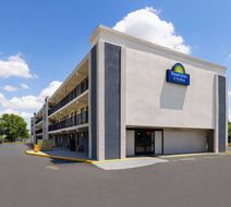 Days Inn & Suites Indianapolis Arpt East Exterior
