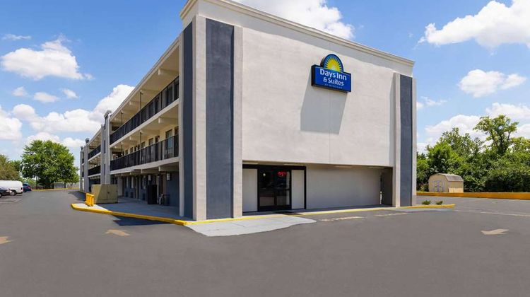 Days Inn & Suites Indianapolis Arpt East Exterior