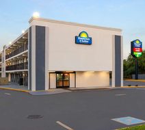 Days Inn & Suites Indianapolis Arpt East Exterior