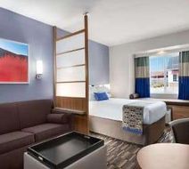 Microtel Inn/Suites by Wyndham Lynchburg Room
