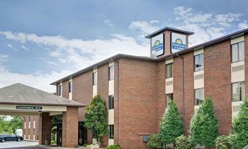 Days Inn & Suites Hickory
