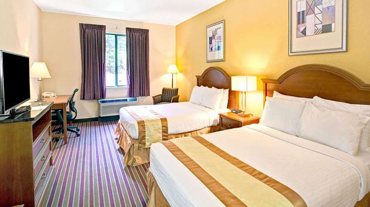 Days Inn & Suites Hickory Room