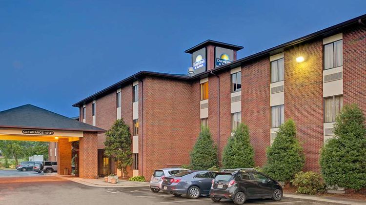 Days Inn & Suites Hickory Exterior