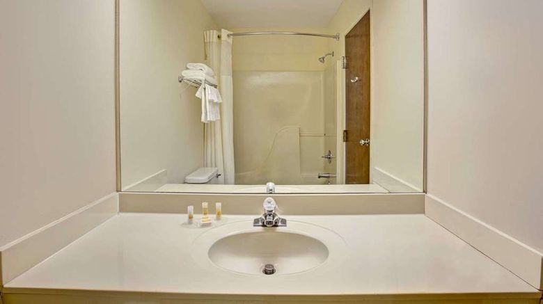 <b>Days Inn & Suites Hickory Room</b>. Images powered by <a href="https://iceportal.shijigroup.com/" title="IcePortal" target="_blank">IcePortal</a>.