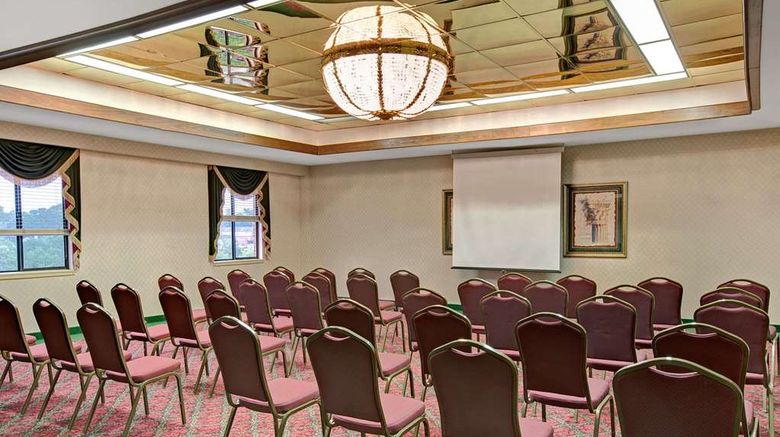 <b>Days Inn & Suites Hickory Meeting</b>. Images powered by <a href="https://iceportal.shijigroup.com/" title="IcePortal" target="_blank">IcePortal</a>.