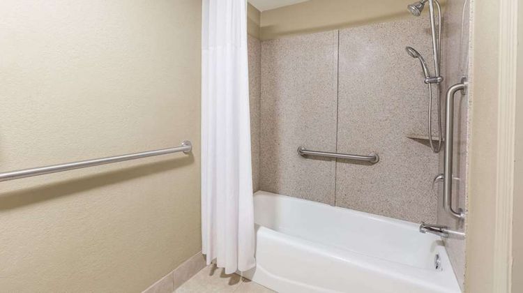 Days Inn by Wyndham Carlisle Room