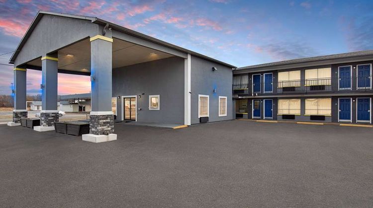 Days Inn by Wyndham Carlisle Exterior