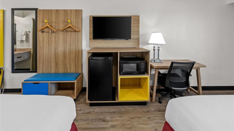 Days Inn Independence Room