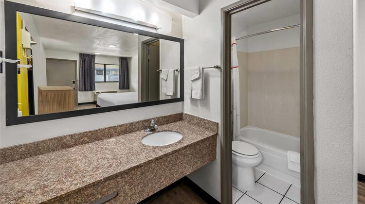 Days Inn Independence Room