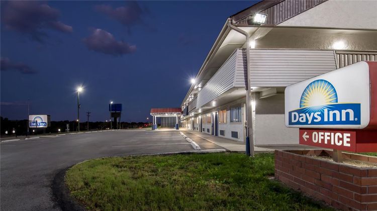 Days Inn Independence Exterior