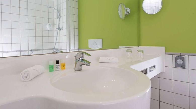 <b>Wyndham Garden City Centre Koenigsallee Room</b>. Images powered by <a href="https://iceportal.shijigroup.com/" title="IcePortal" target="_blank">IcePortal</a>.