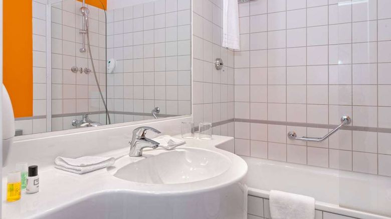 <b>Wyndham Garden City Centre Koenigsallee Room</b>. Images powered by <a href="https://iceportal.shijigroup.com/" title="IcePortal" target="_blank">IcePortal</a>.
