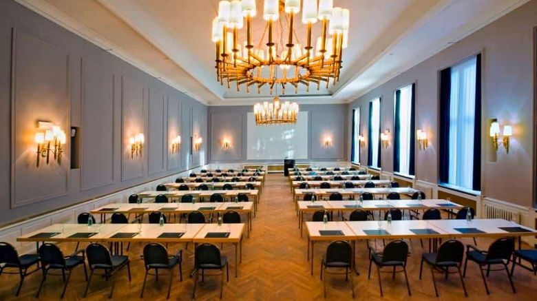 <b>Wyndham Duisburger Hof Ballroom</b>. Images powered by <a href="https://iceportal.shijigroup.com/" title="IcePortal" target="_blank">IcePortal</a>.