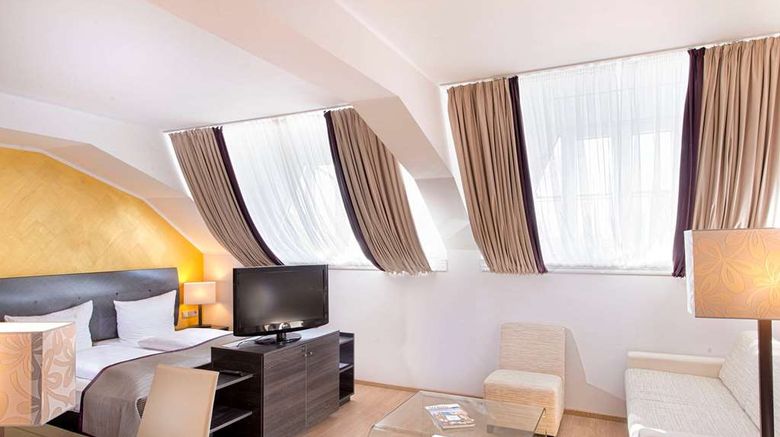 <b>Wyndham Duisburger Hof Suite</b>. Images powered by <a href="https://iceportal.shijigroup.com/" title="IcePortal" target="_blank">IcePortal</a>.