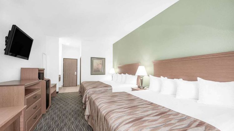 Baymont Inn & Suites Pearsall Room