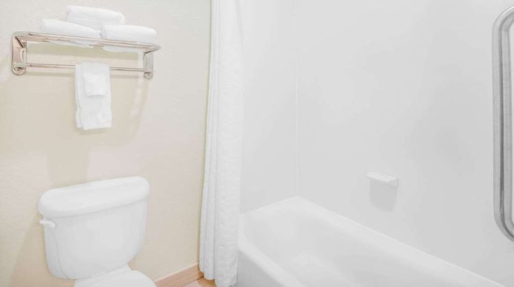 Baymont Inn & Suites Pearsall Room