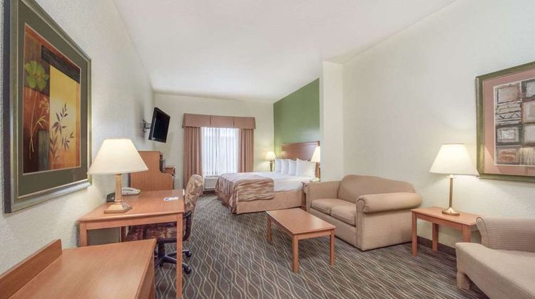 Baymont Inn & Suites Pearsall Room