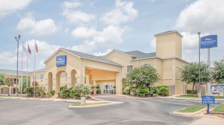 Baymont Inn & Suites Pearsall Exterior