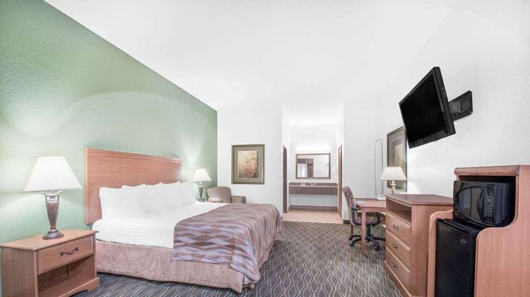 Baymont Inn & Suites Pearsall Room
