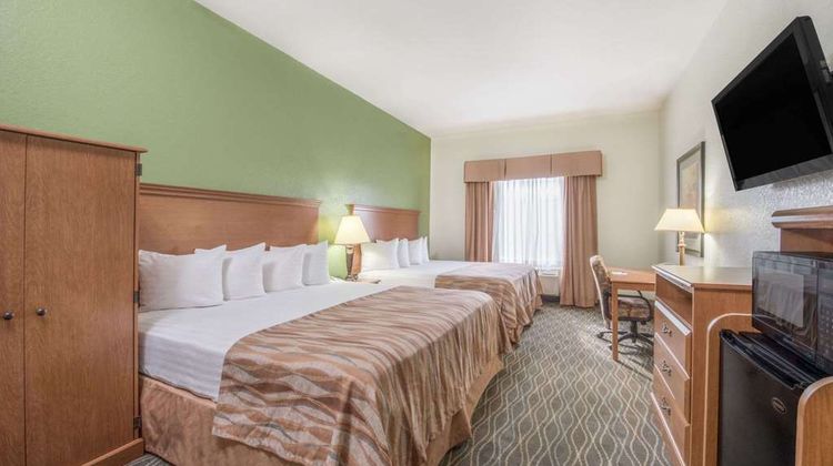 Baymont Inn & Suites Pearsall Room