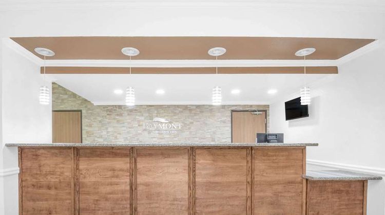Baymont Inn & Suites Pearsall Lobby