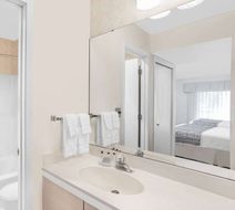 Hawthorn Extended Stay Green Bay Room