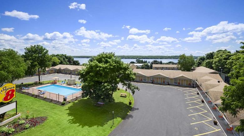 Super 8 Brockville Exterior. Images powered by <a href="https://iceportal.shijigroup.com" target="_blank" rel="noopener">Ice Portal</a>.