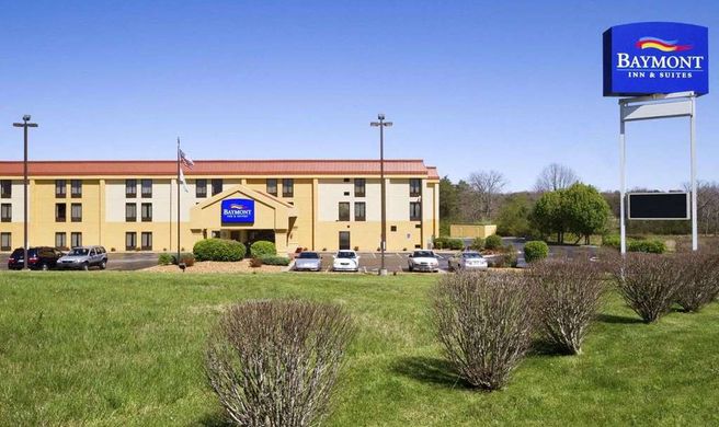 Baymont Inn & Suites Crossville Exterior