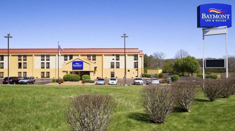 Baymont Inn & Suites Crossville Exterior