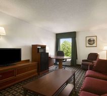 Baymont Inn & Suites Crossville Room